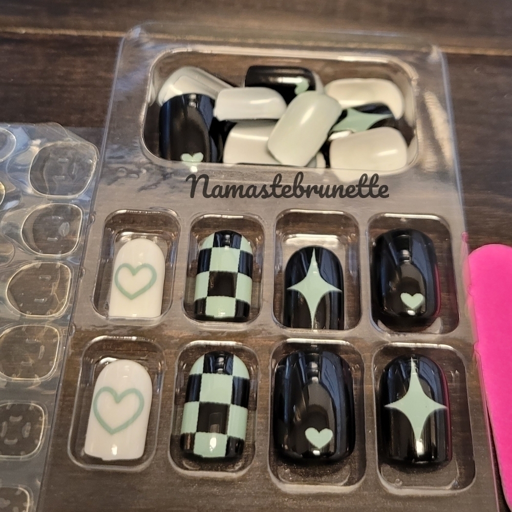 2/$16 Black Hearts Press On Nails